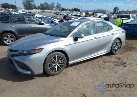 2021 Toyota Camry Se z USA, uszkodzony, nr VIN 4T1T11AK0MU531807